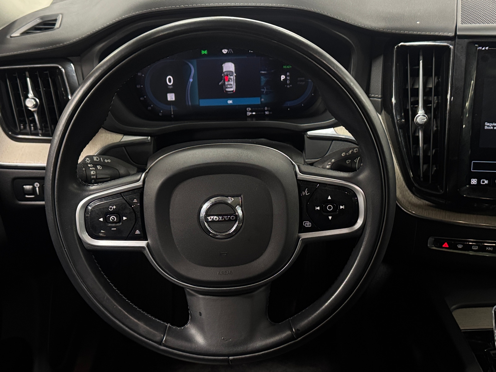 Thumbnail: 2022 Volvo XC60 - 4