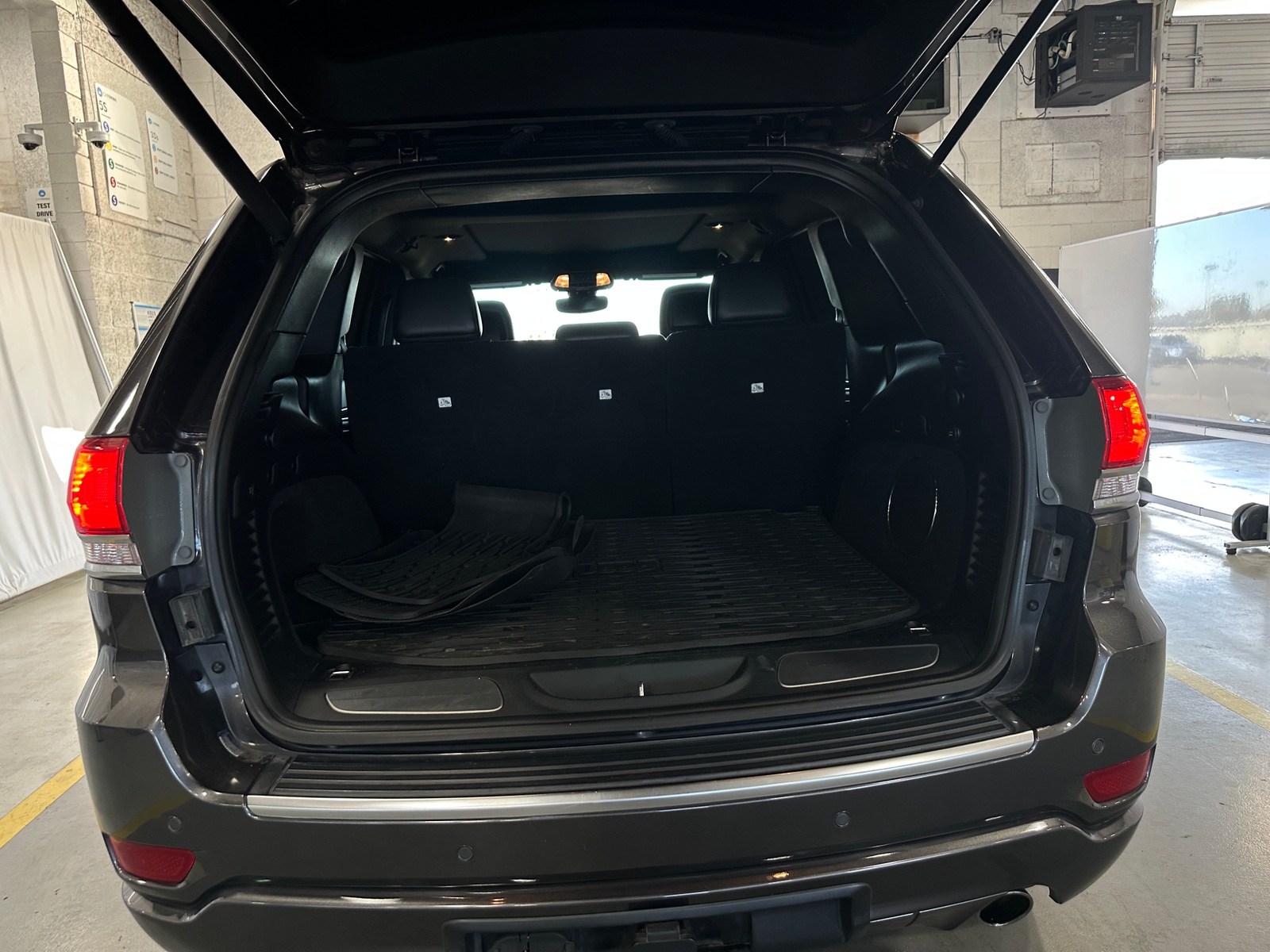 Thumbnail: 2018 Jeep Grand Cherokee - 6