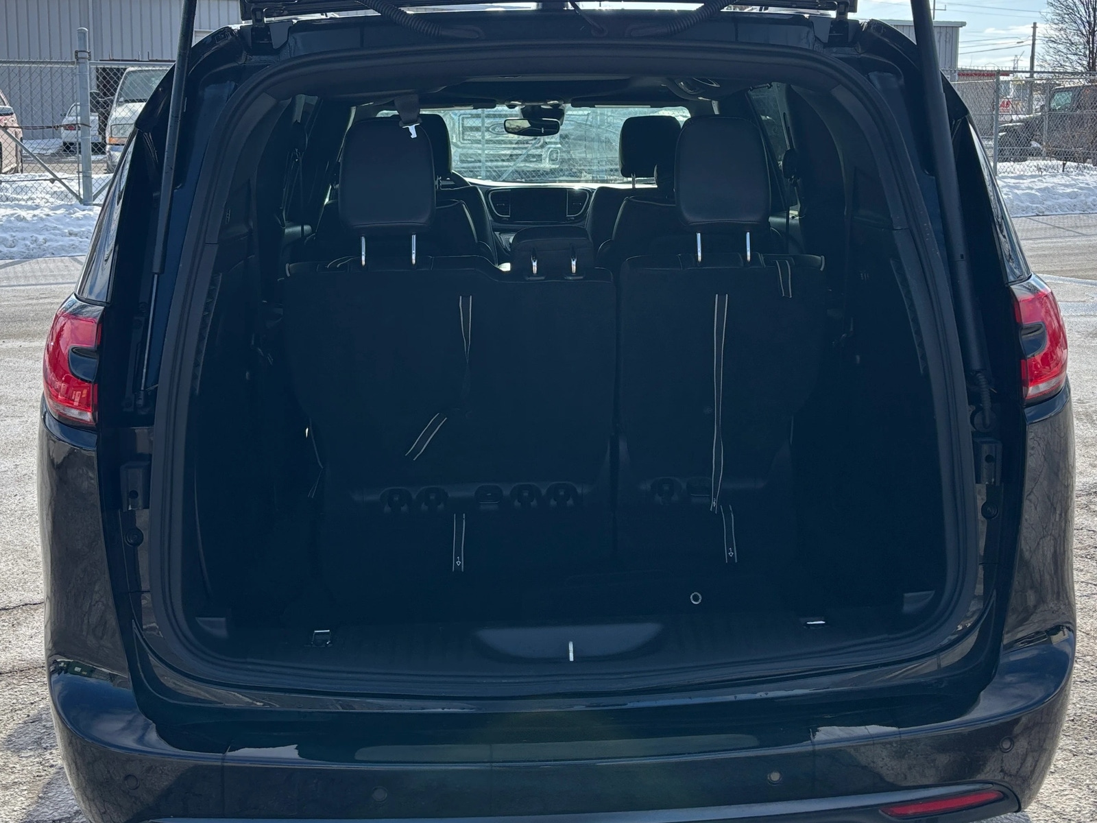 Thumbnail: 2025 Chrysler Pacifica - 6