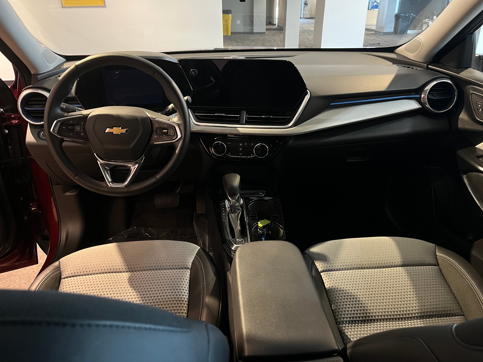 Thumbnail: 2025 Chevrolet Trax - 3