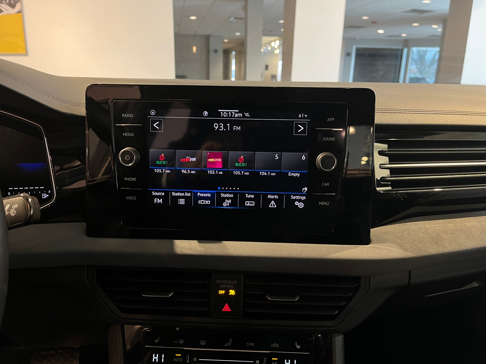 Thumbnail: 2025 Volkswagen Jetta - 3