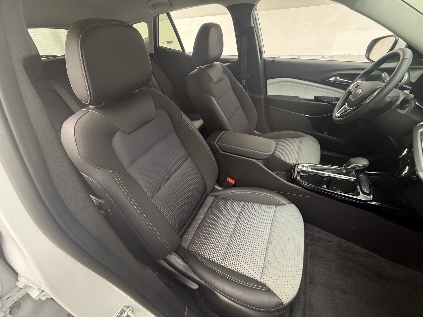 Thumbnail: 2025 Chevrolet Trax - 2