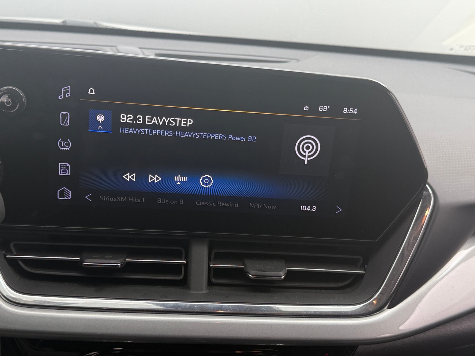 Thumbnail: 2025 Chevrolet Trax - 4