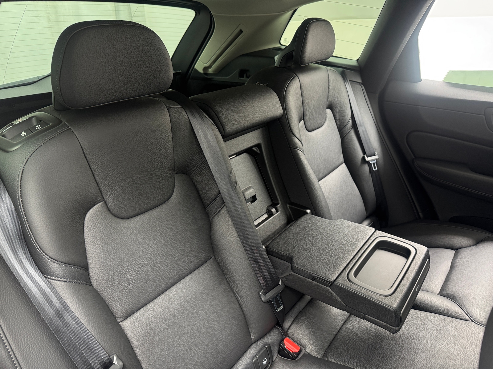 Thumbnail: 2018 Volvo XC60 - 5