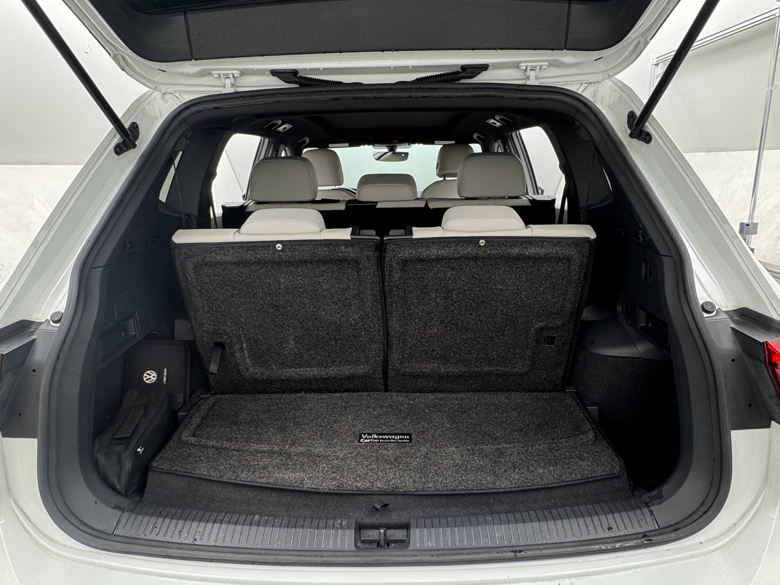 Thumbnail: 2020 Volkswagen Tiguan - 6