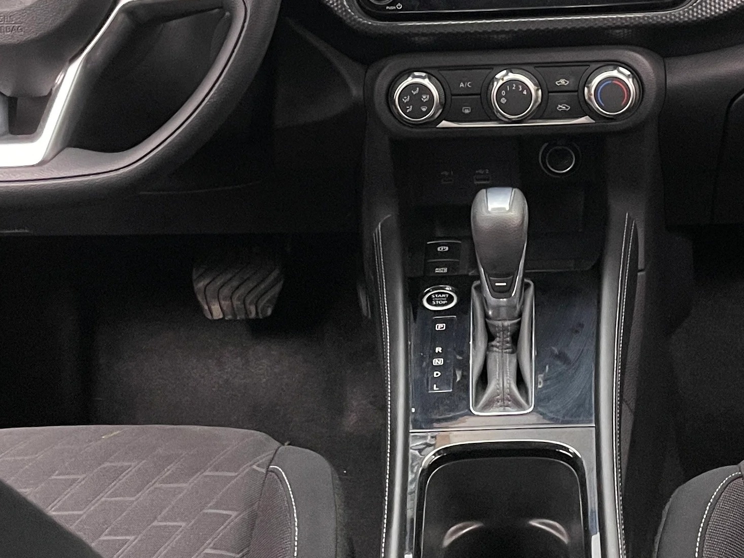 Thumbnail: 2023 Nissan Kicks - 3