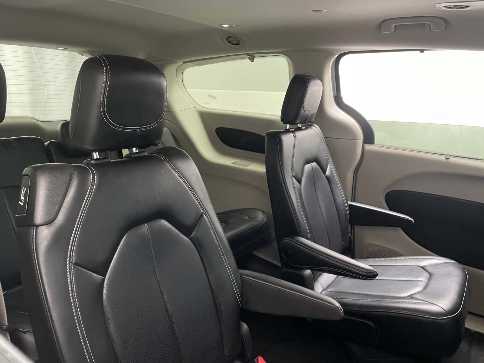 Thumbnail: 2023 Chrysler Pacifica - 5