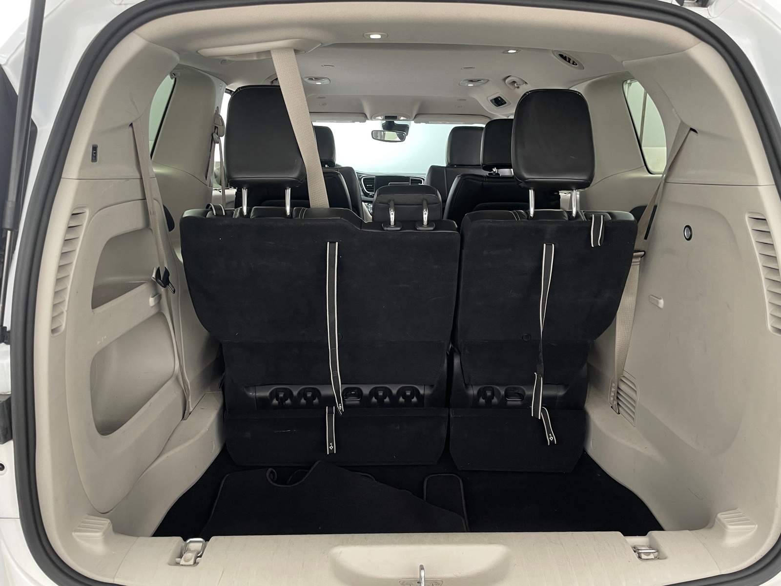 Thumbnail: 2023 Chrysler Pacifica - 6