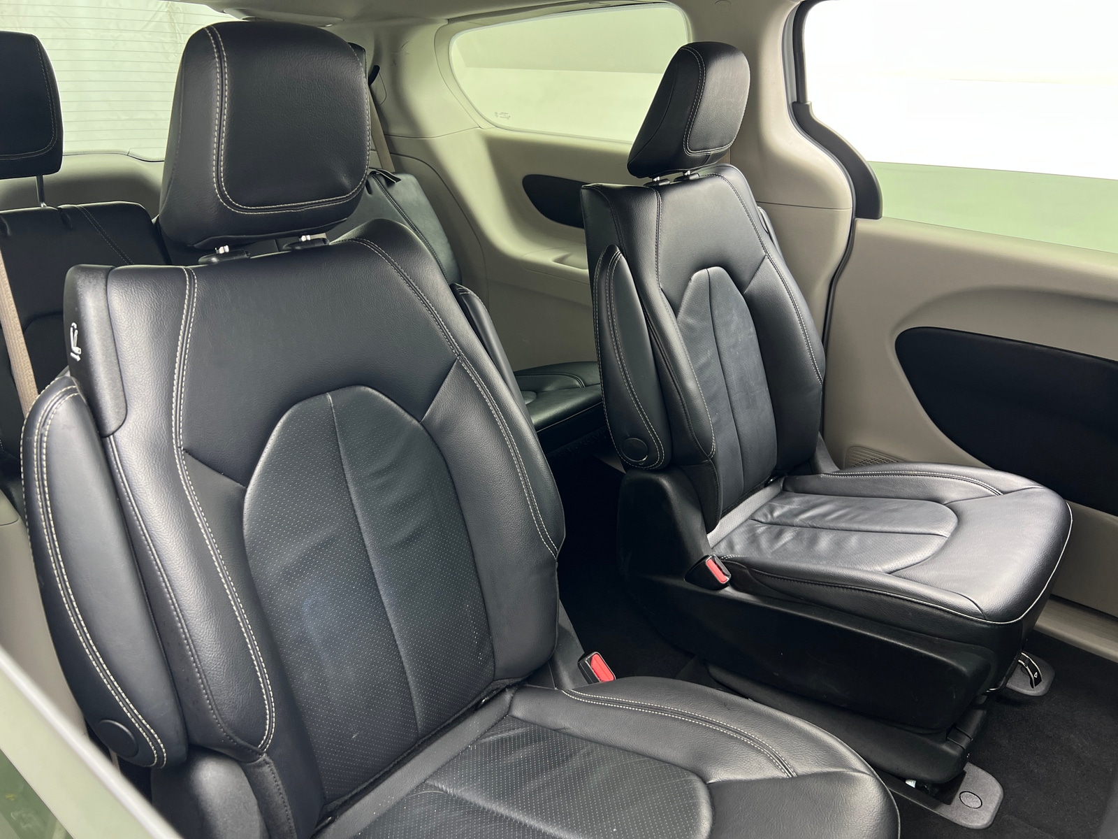 Thumbnail: 2022 Chrysler Pacifica - 5