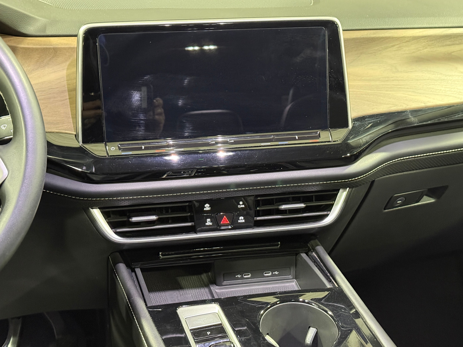 Thumbnail: 2024 Volkswagen Atlas - 3