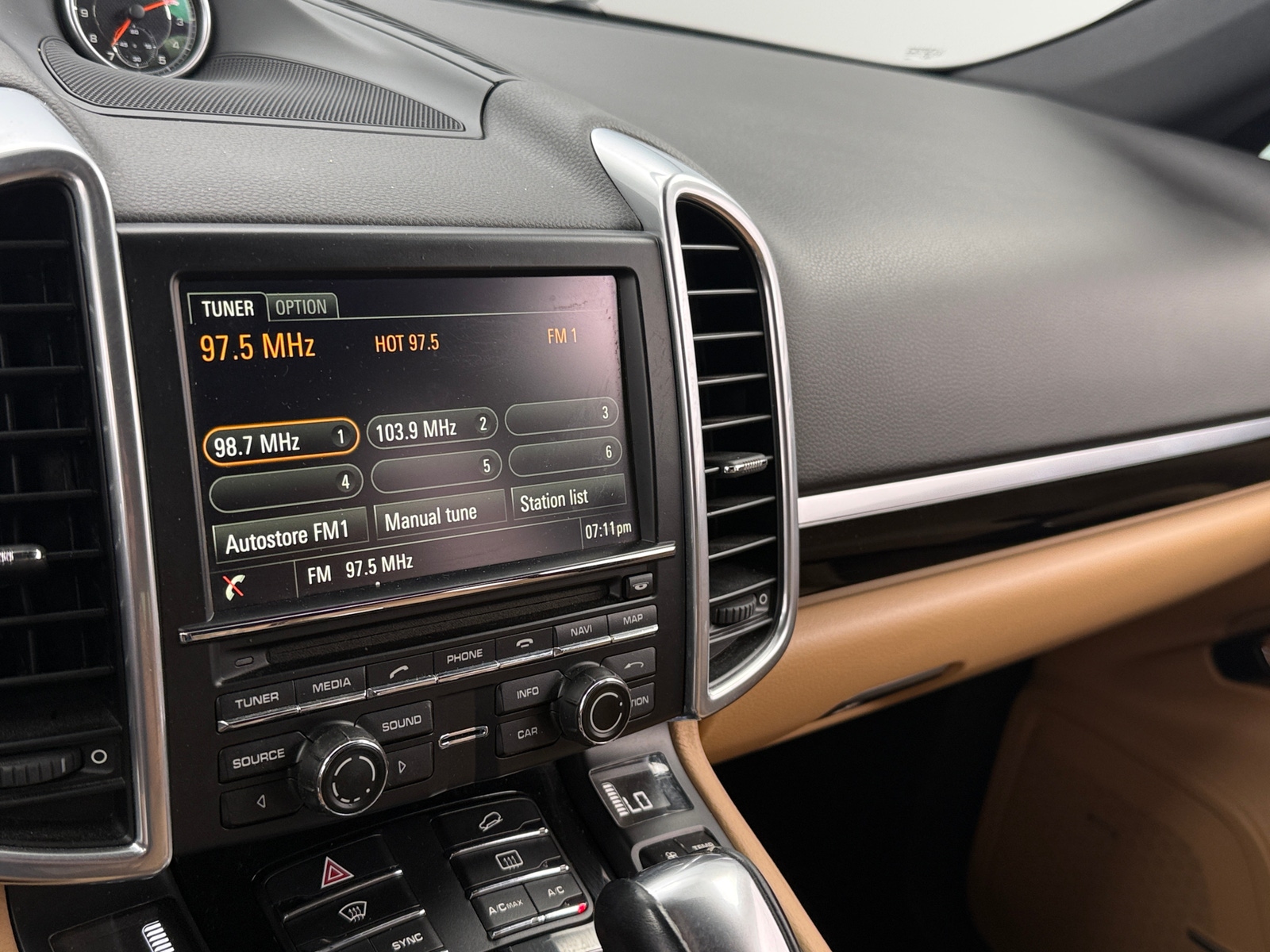 Thumbnail: 2015 Porsche Cayenne - 3