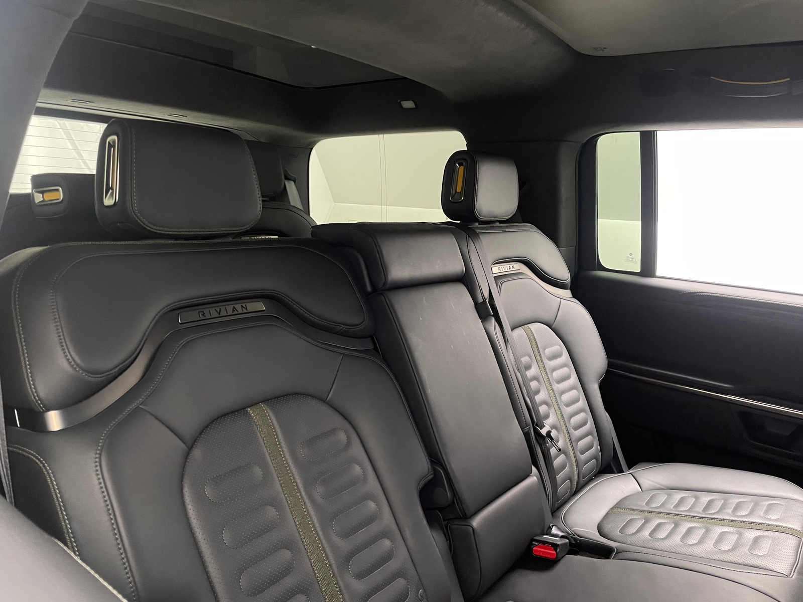 Thumbnail: 2022 Rivian R1S - 5