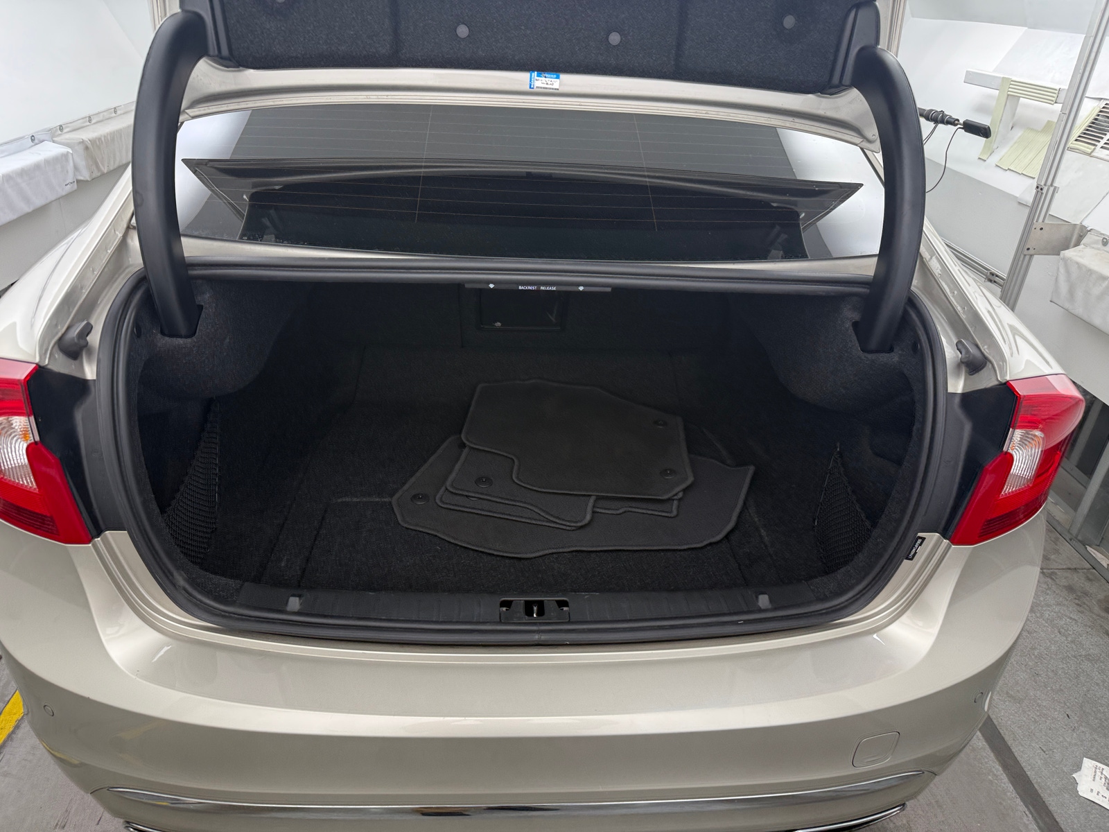 Thumbnail: 2018 Volvo S60 - 6