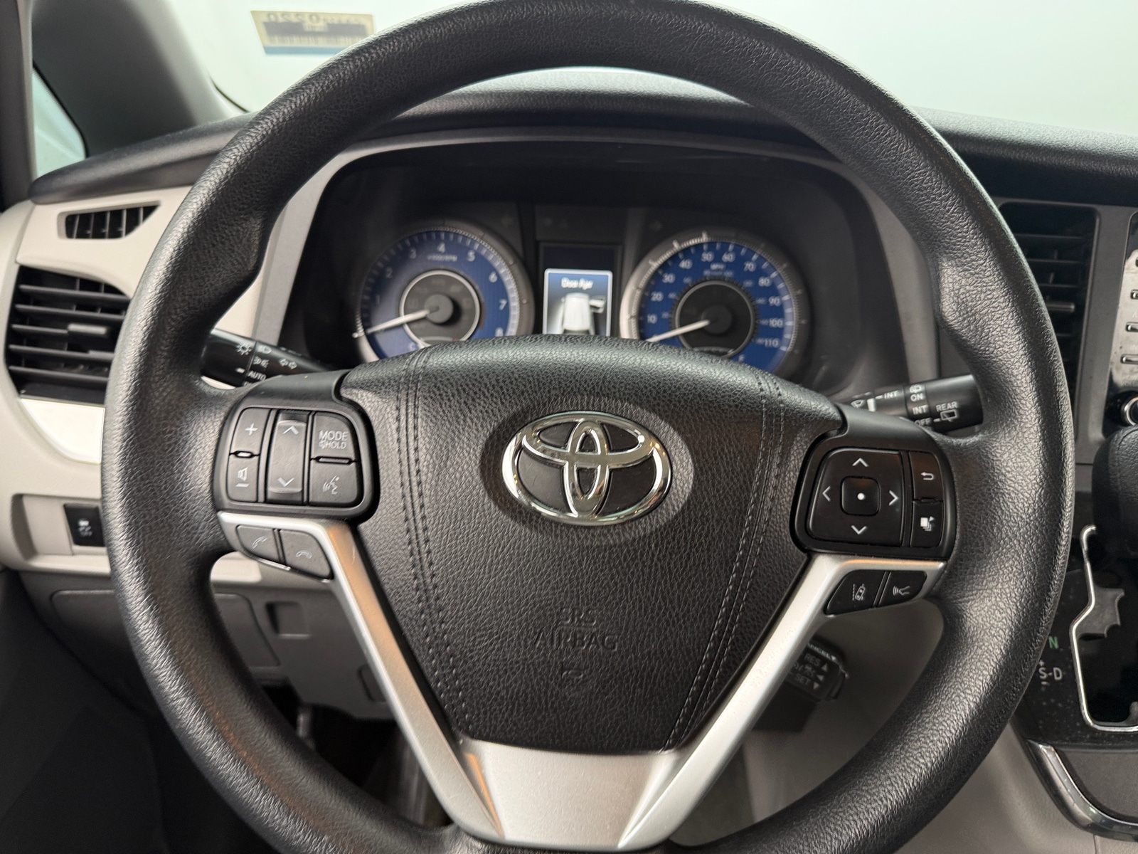 Thumbnail: 2018 Toyota Sienna - 5