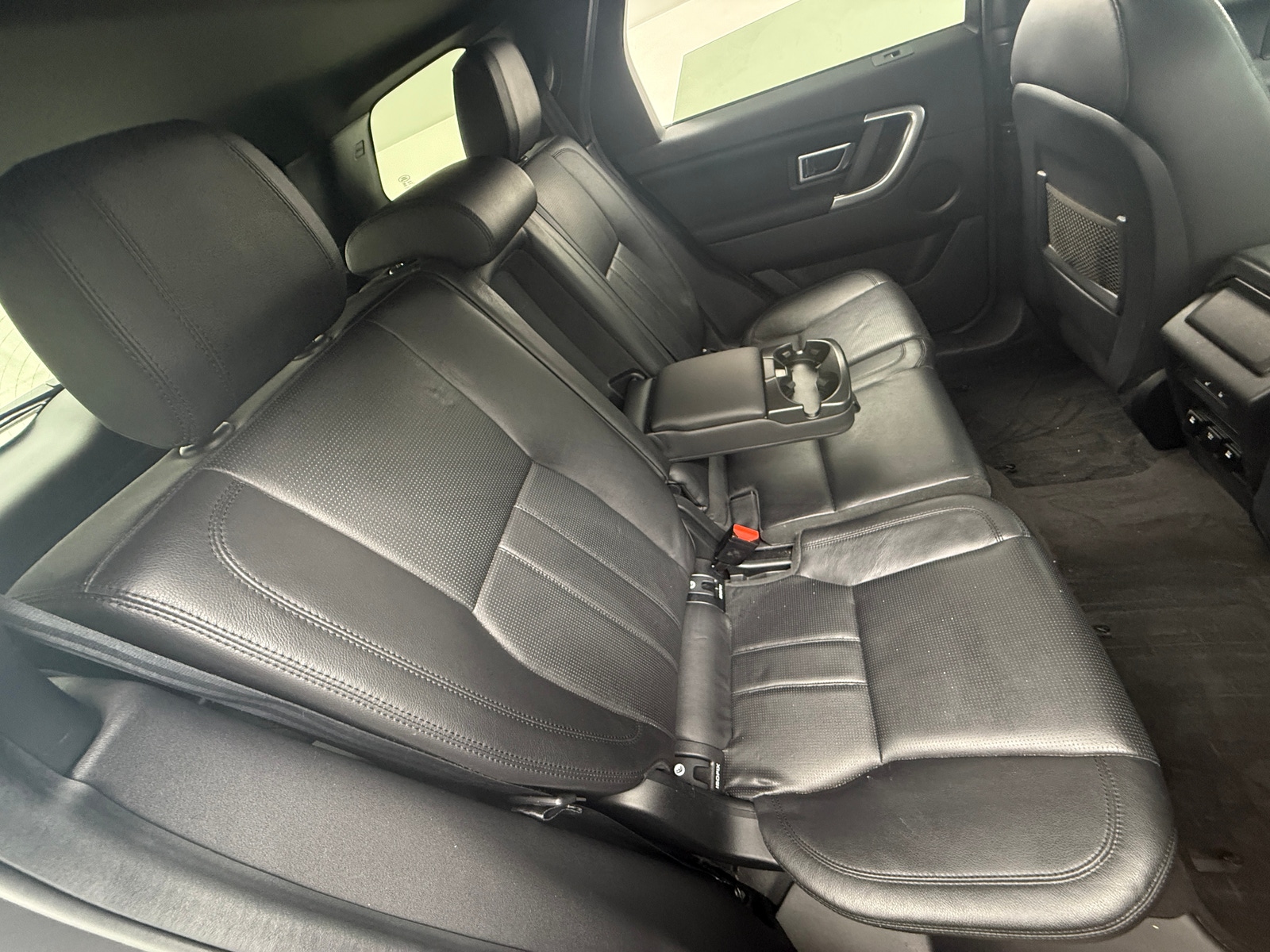 Thumbnail: 2016 Land Rover Discovery Sport - 5