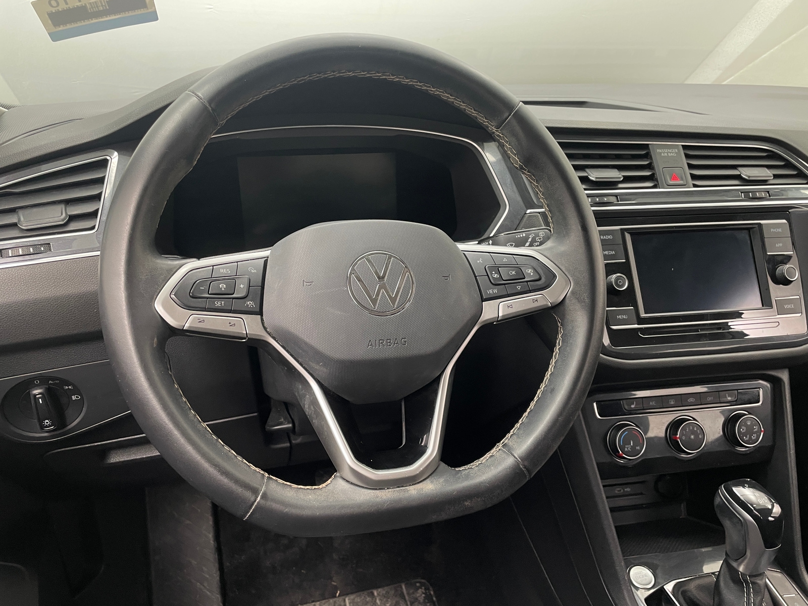 Thumbnail: 2022 Volkswagen Tiguan - 5