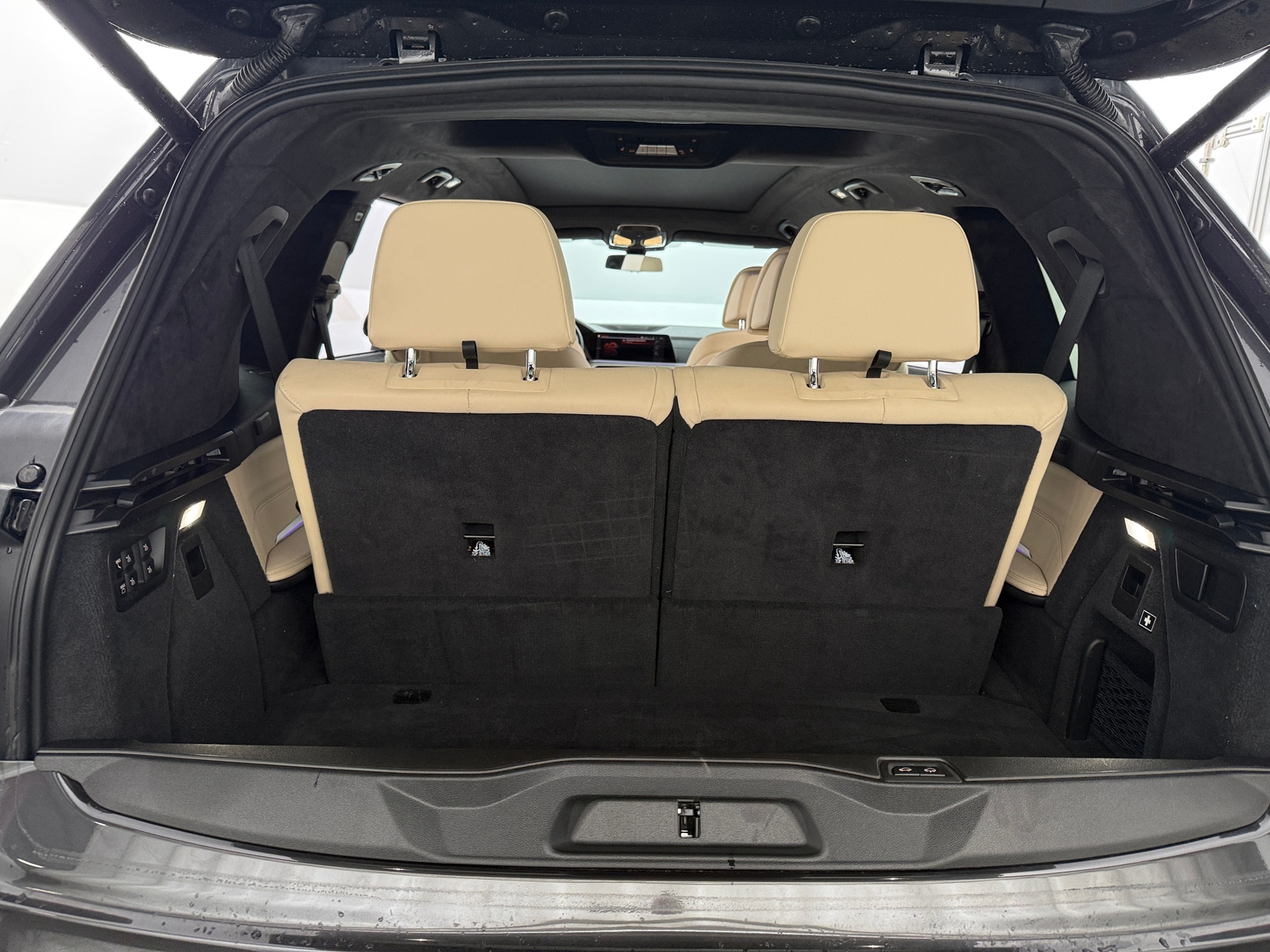 Thumbnail: 2021 BMW X7 - 7