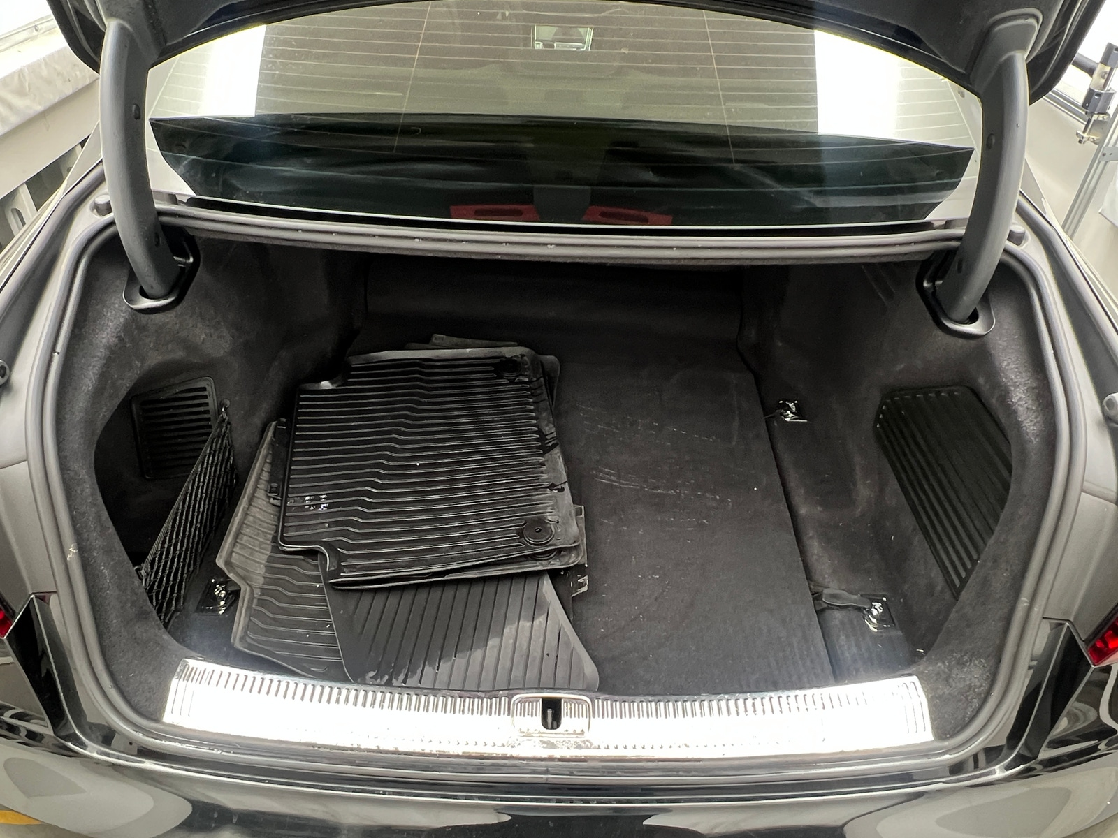 Thumbnail: 2021 Audi S8 - 6