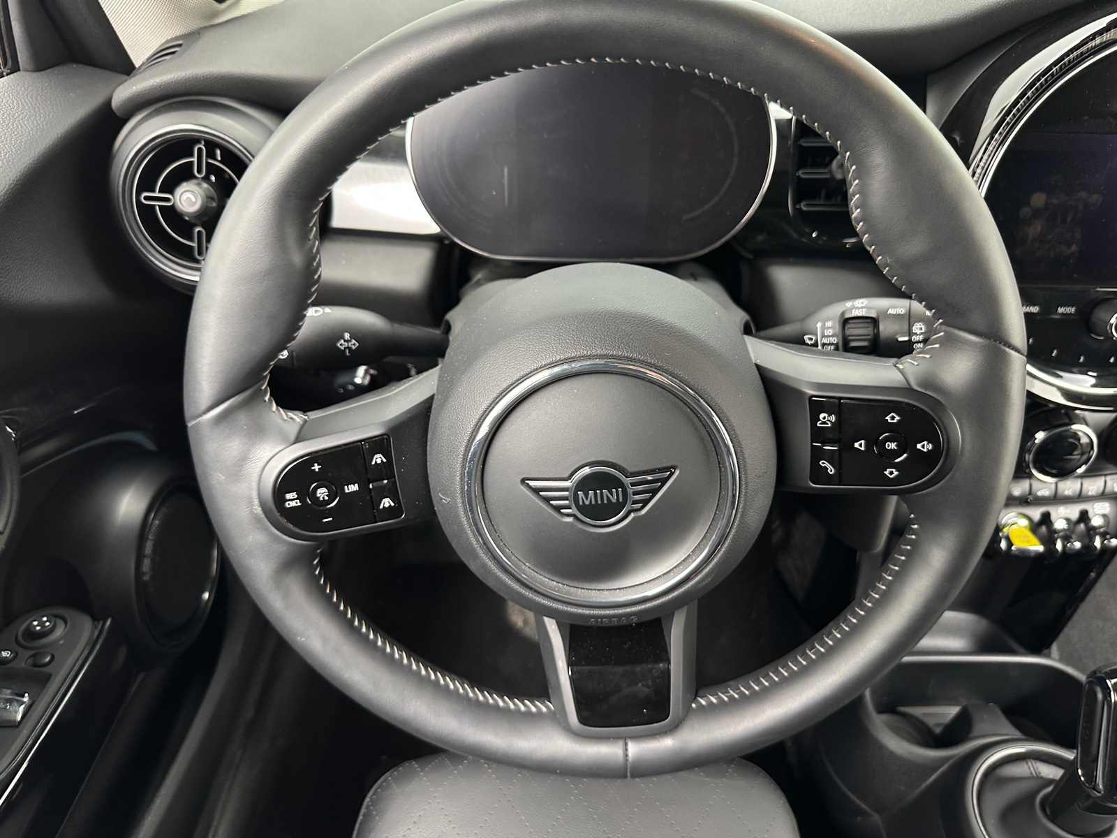 Thumbnail: 2024 MINI Cooper Hardtop - 4