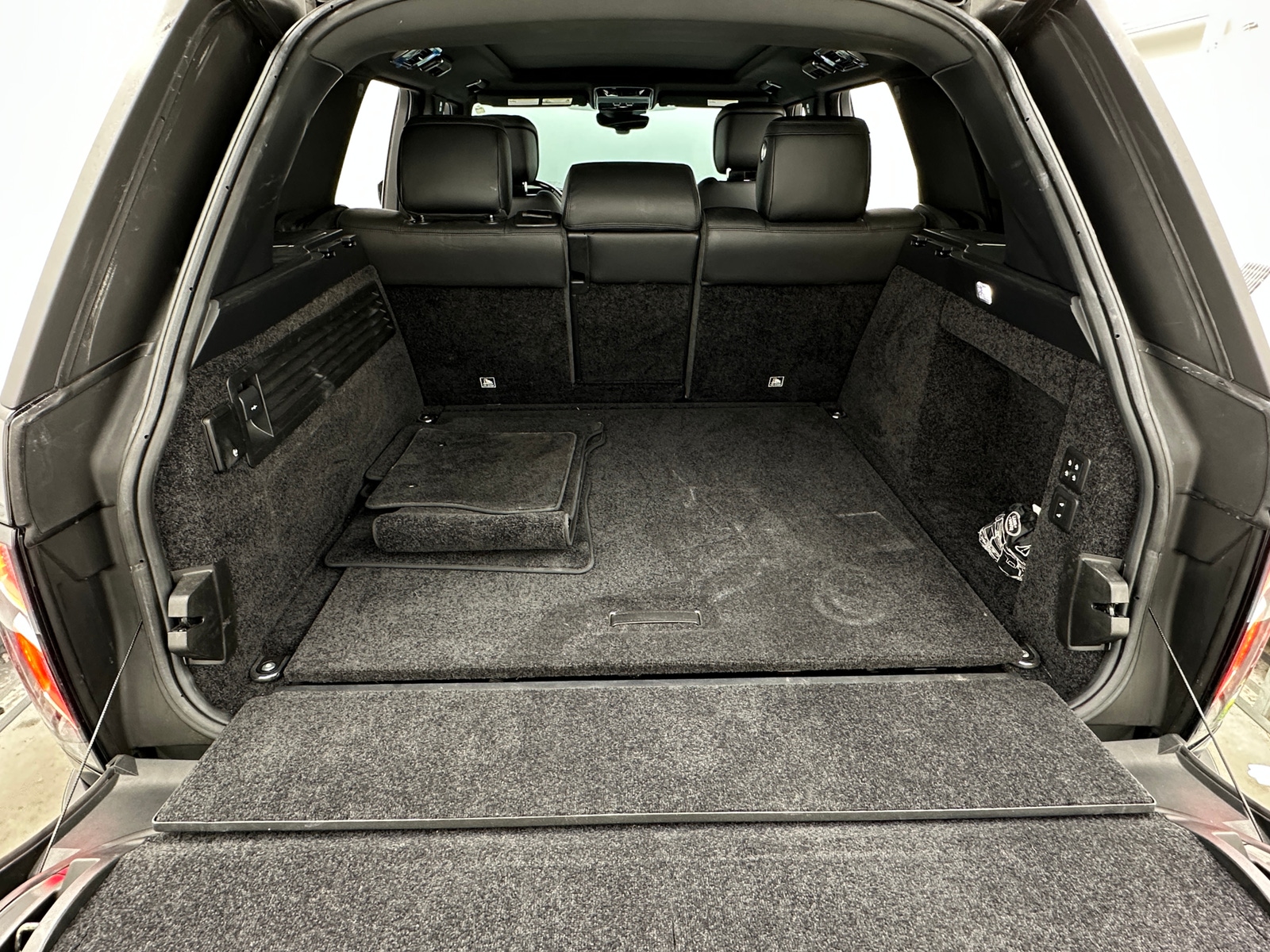 Thumbnail: 2018 Land Rover Range Rover - 6