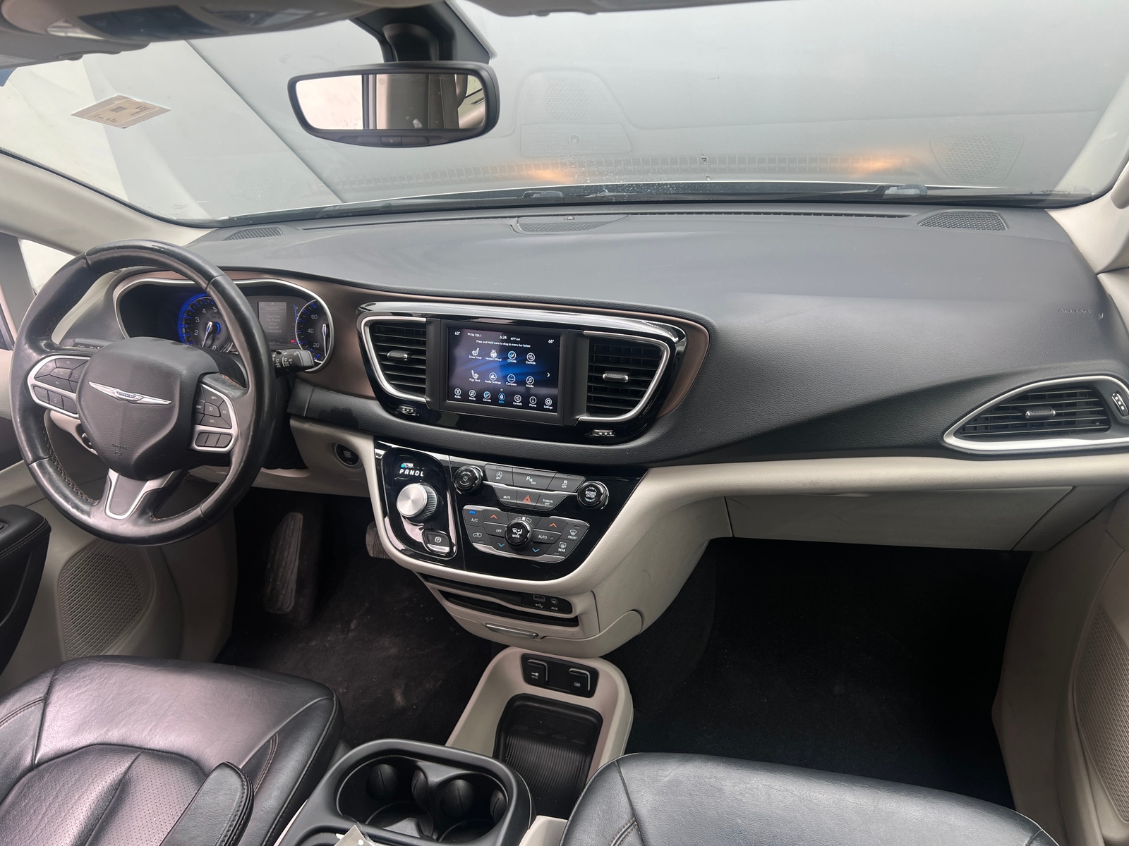 Thumbnail: 2019 Chrysler Pacifica - 2