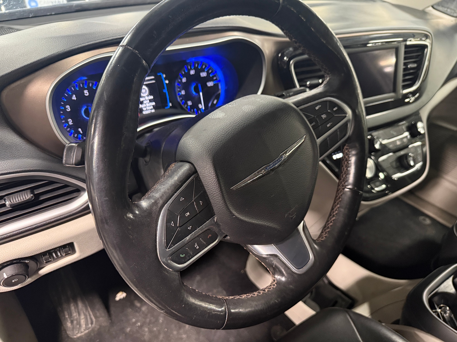 Thumbnail: 2019 Chrysler Pacifica - 4