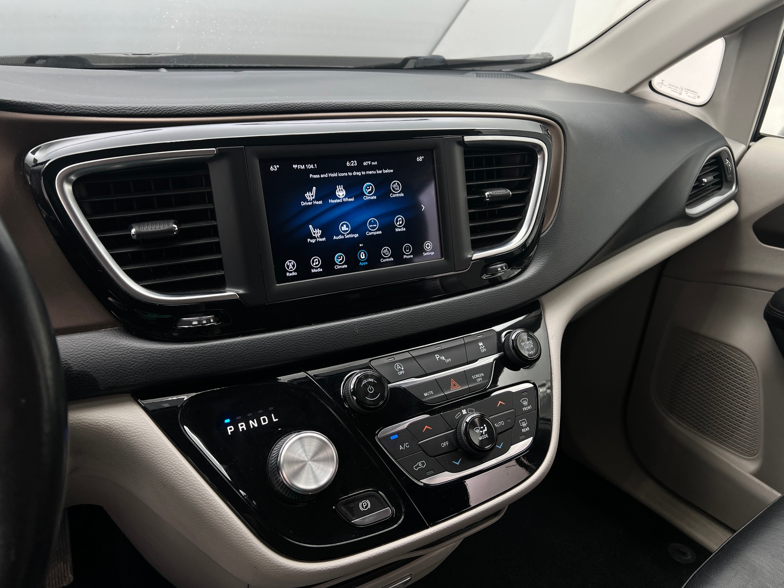 Thumbnail: 2019 Chrysler Pacifica - 3