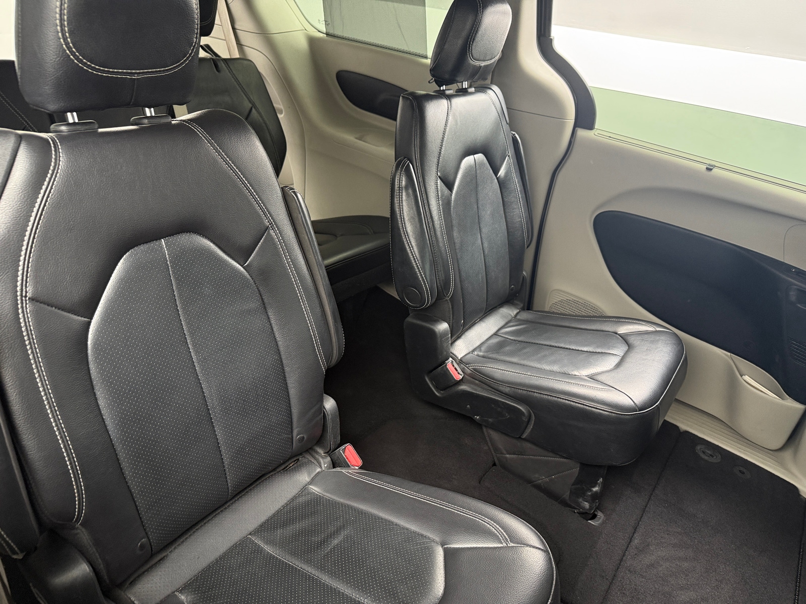 Thumbnail: 2022 Chrysler Pacifica - 5