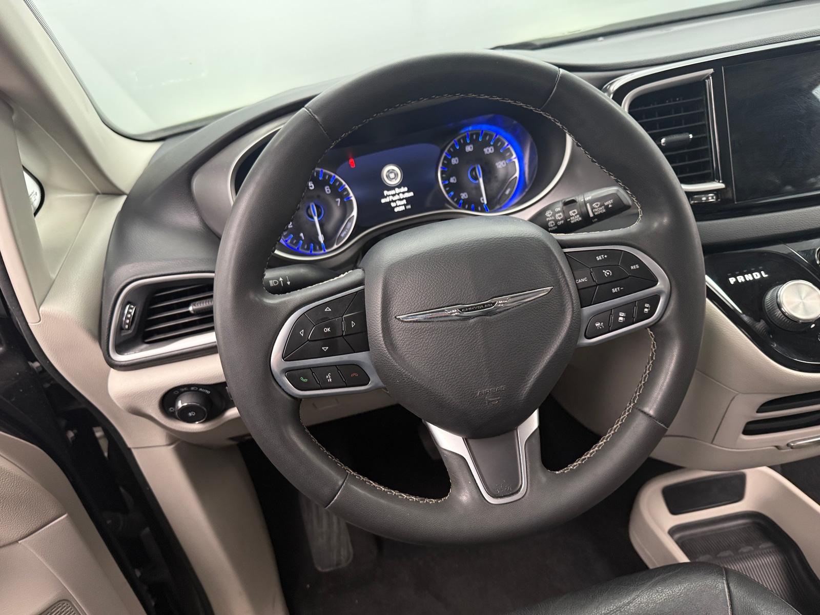 Thumbnail: 2022 Chrysler Pacifica - 4