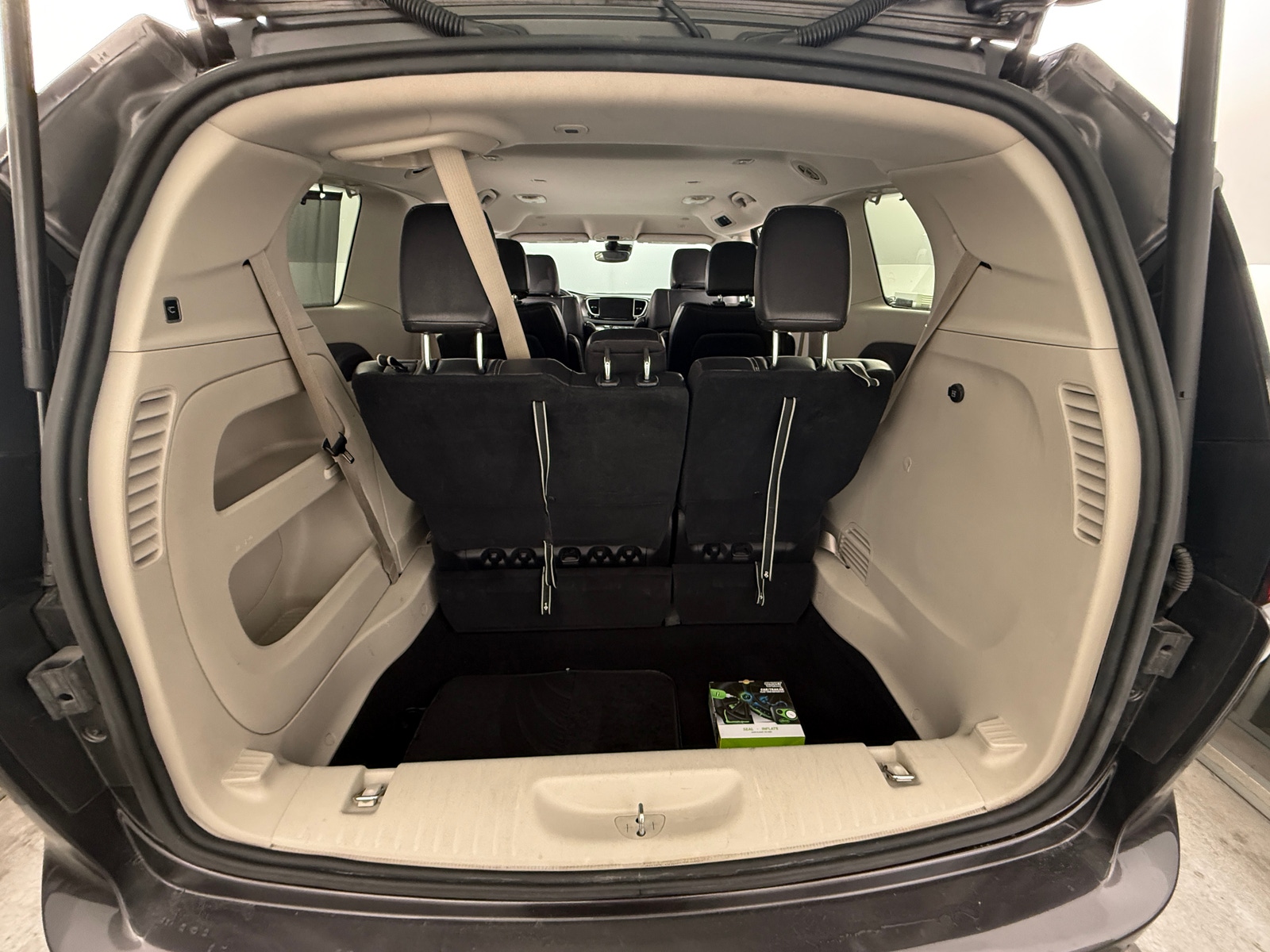 Thumbnail: 2022 Chrysler Pacifica - 6