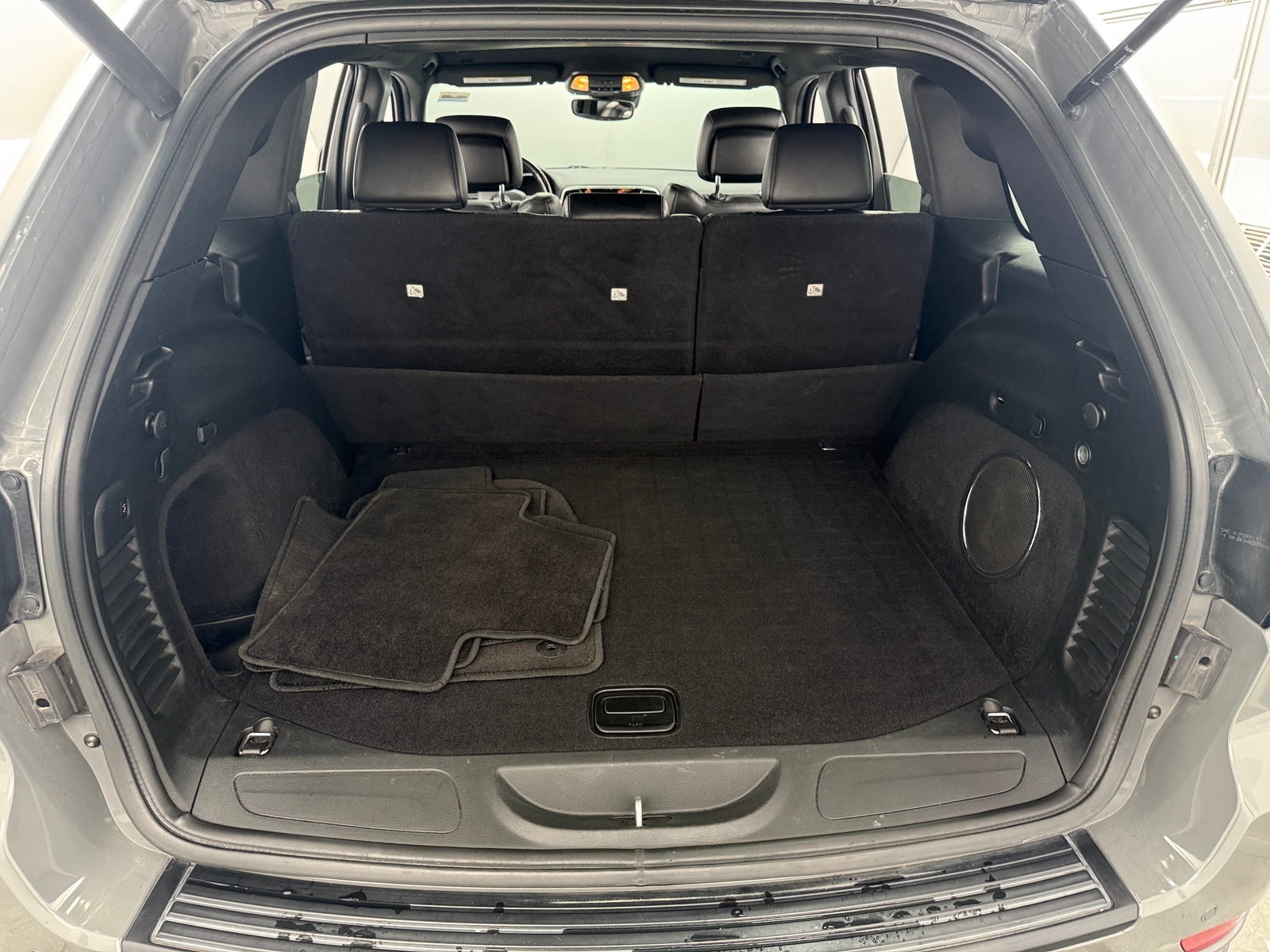 Thumbnail: 2020 Jeep Grand Cherokee - 7