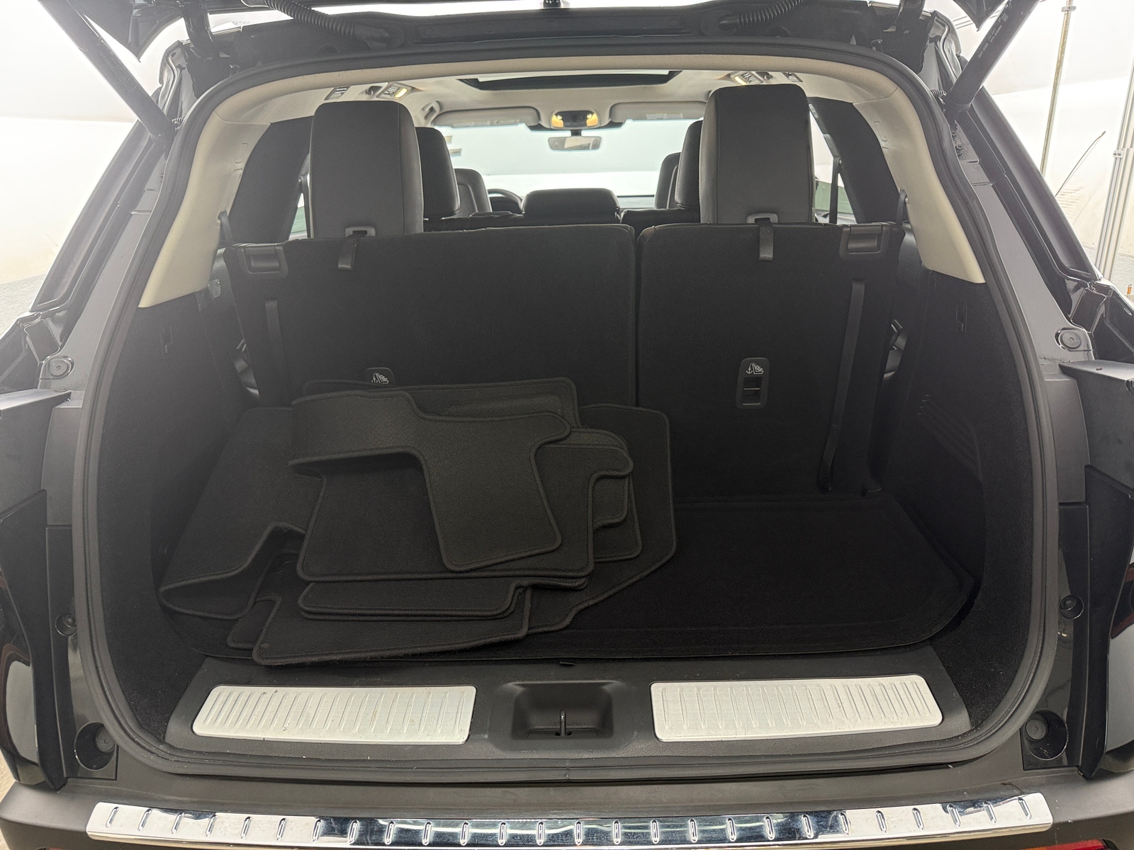 Thumbnail: 2023 INFINITI QX60 - 6