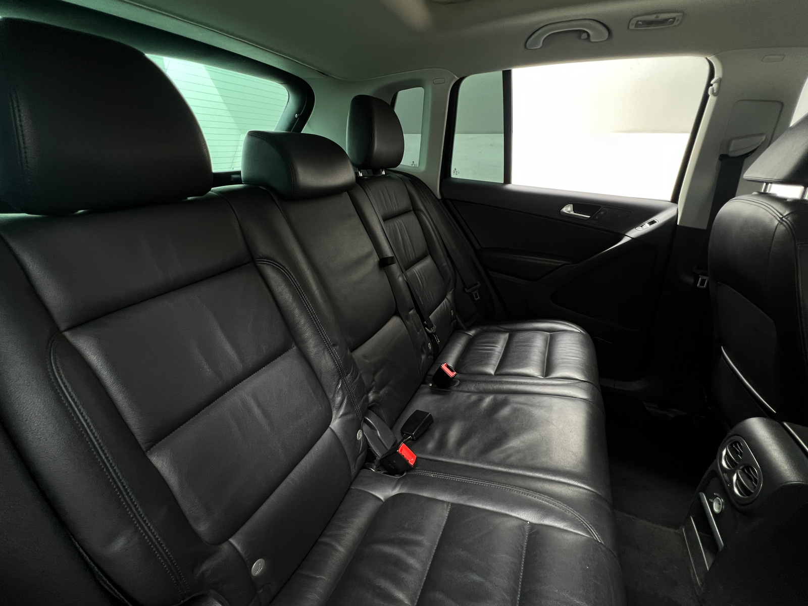 Thumbnail: 2016 Volkswagen Tiguan - 6