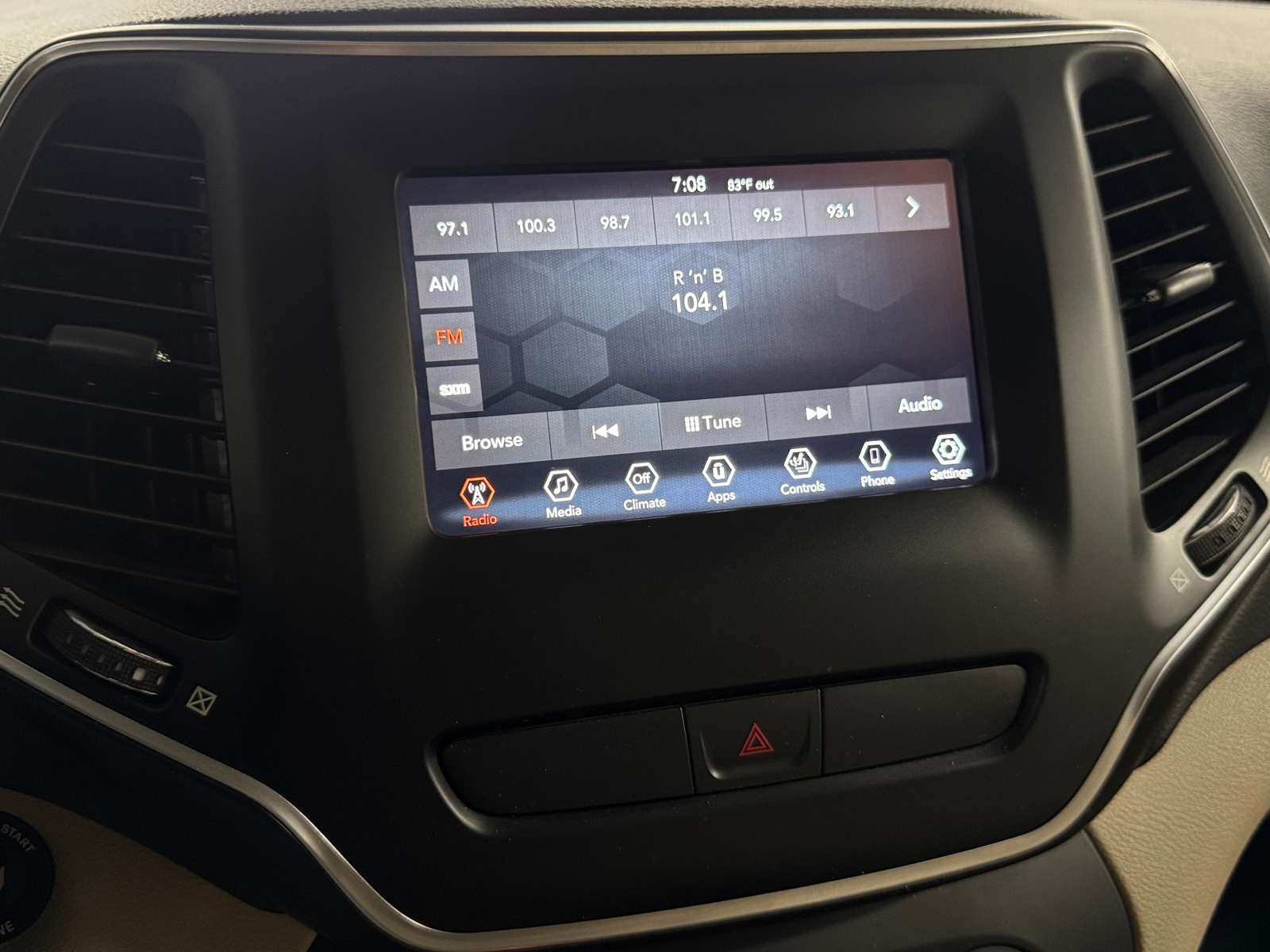 Thumbnail: 2019 Jeep Cherokee - 4