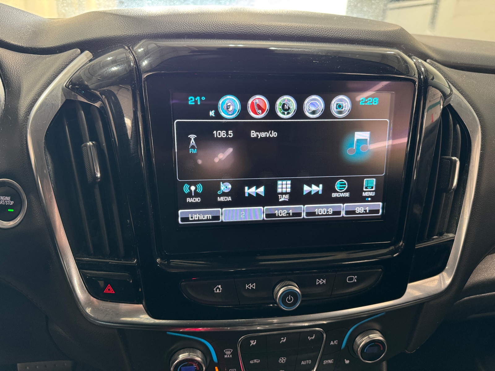 Thumbnail: 2019 Chevrolet Traverse - 3