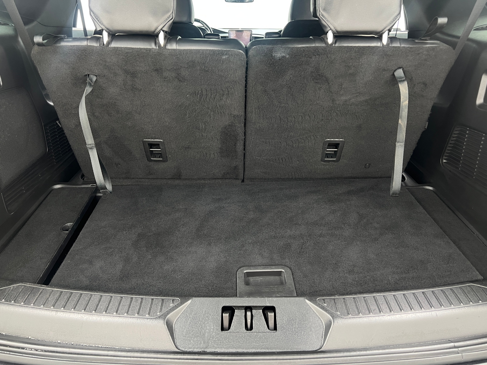 Thumbnail: 2020 Ford Explorer - 6