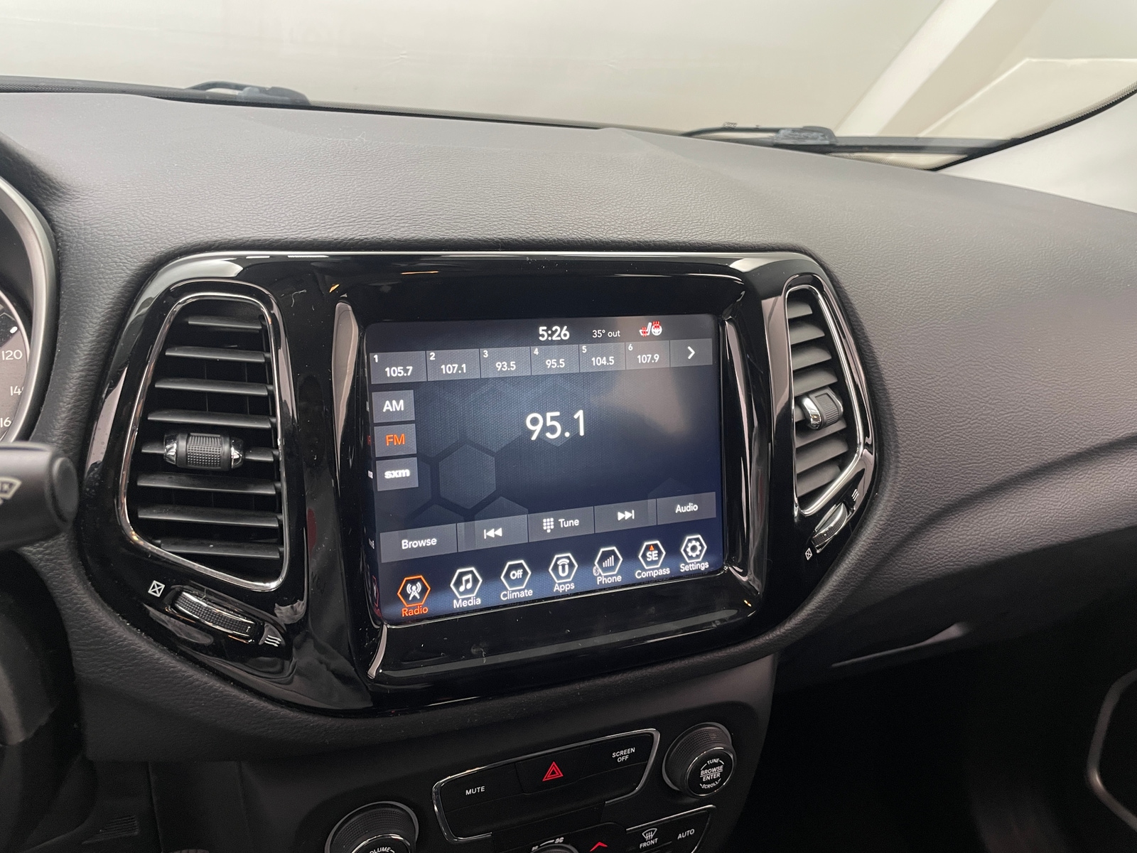 Thumbnail: 2018 Jeep Compass - 3