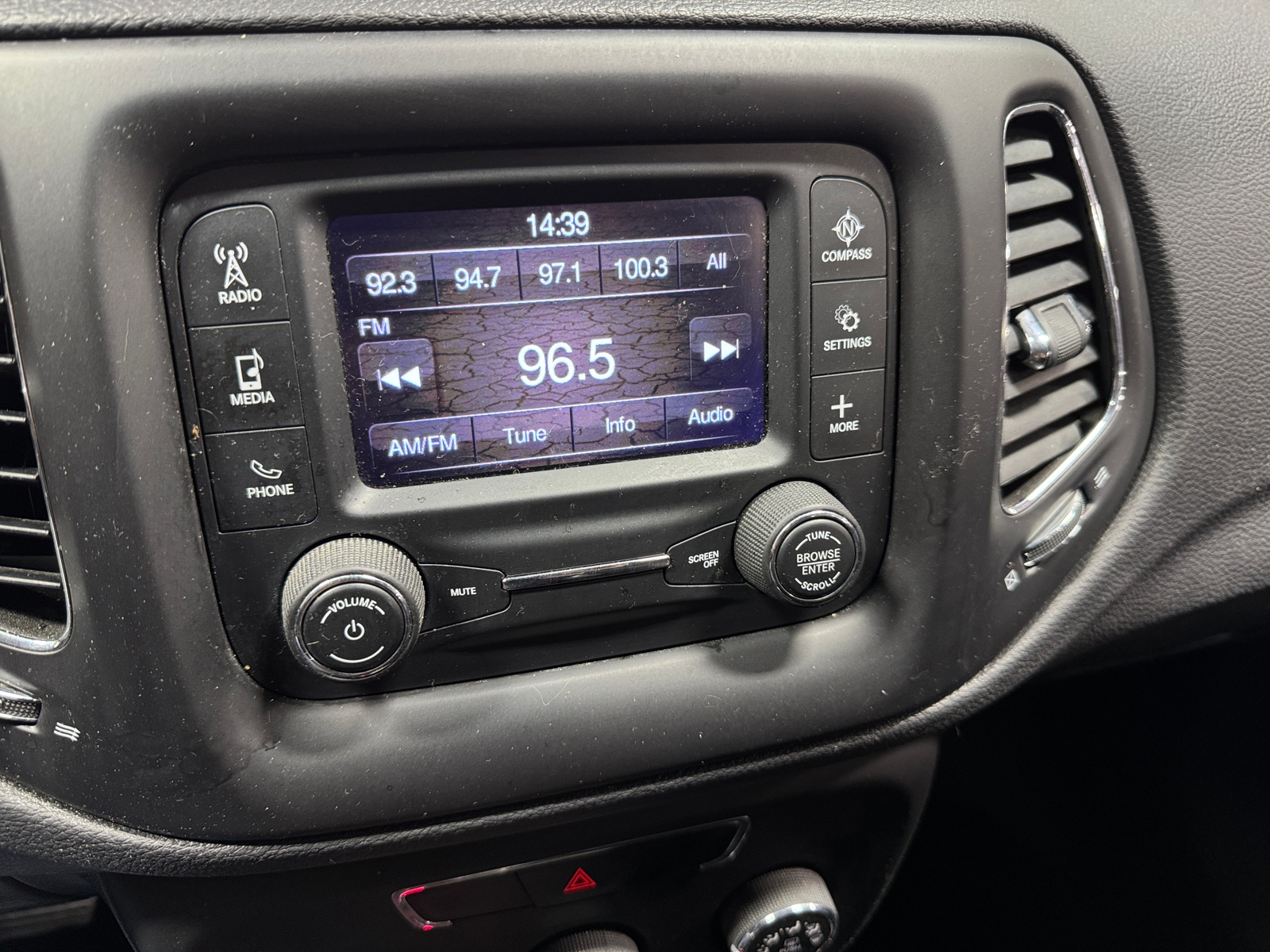 Thumbnail: 2017 Jeep Compass - 4