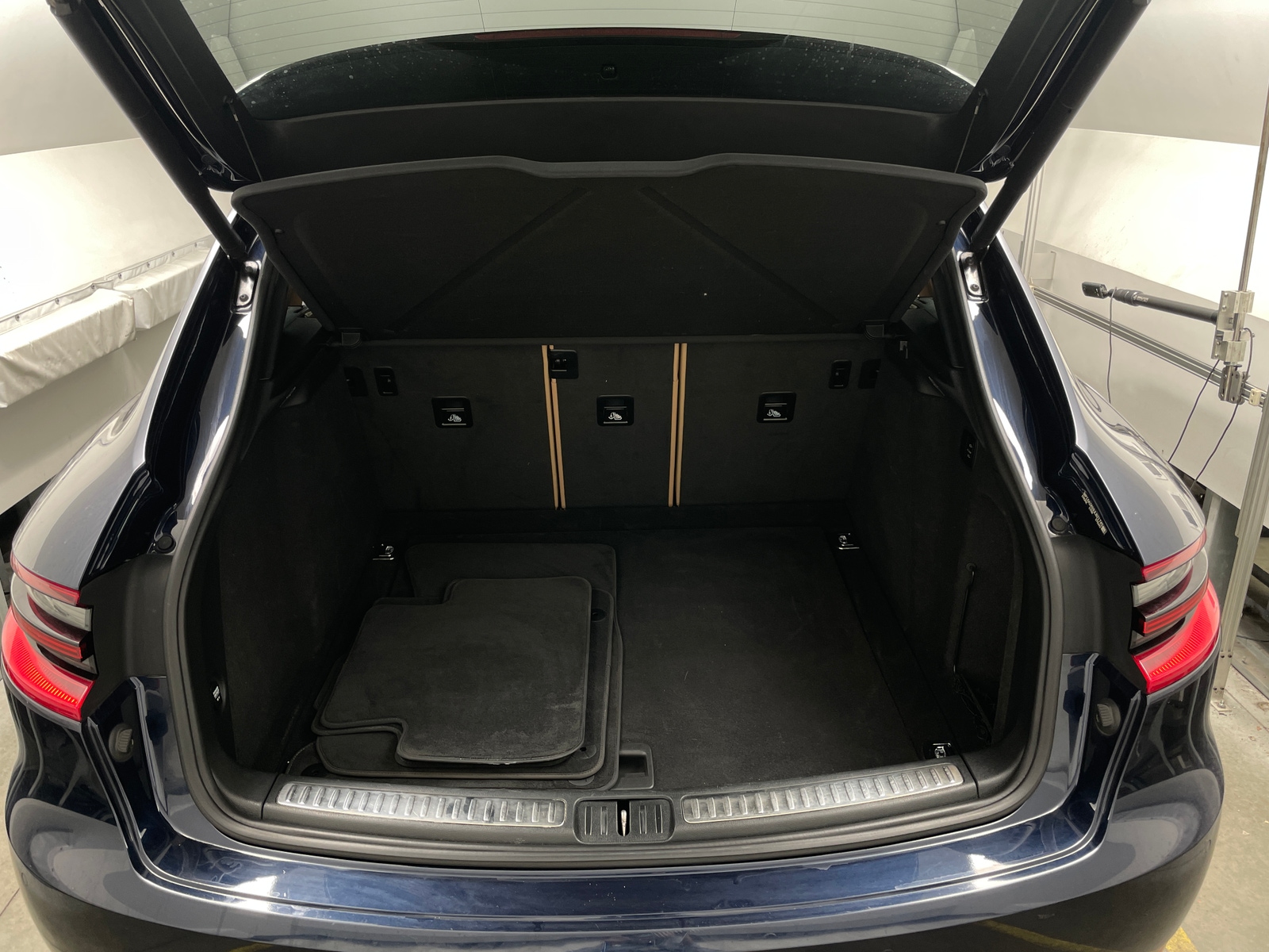 Thumbnail: 2018 Porsche Macan - 6