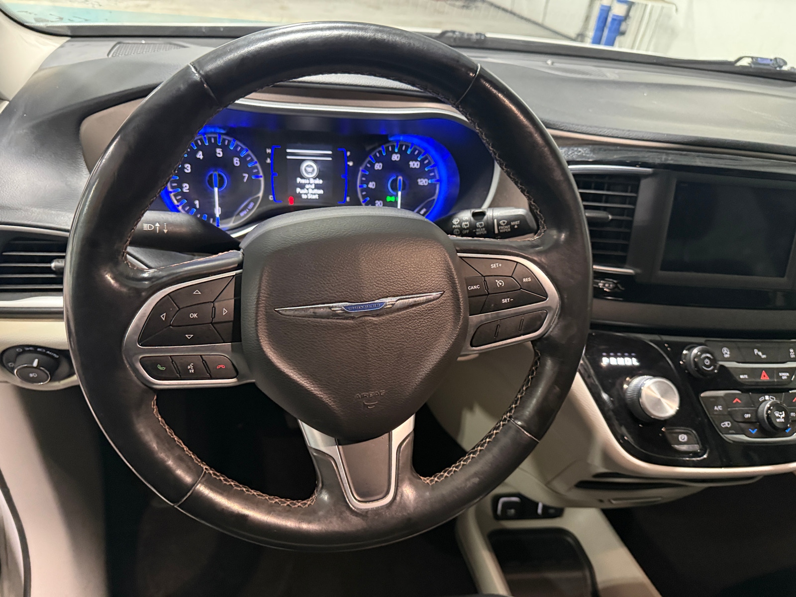 Thumbnail: 2019 Chrysler Pacifica - 4