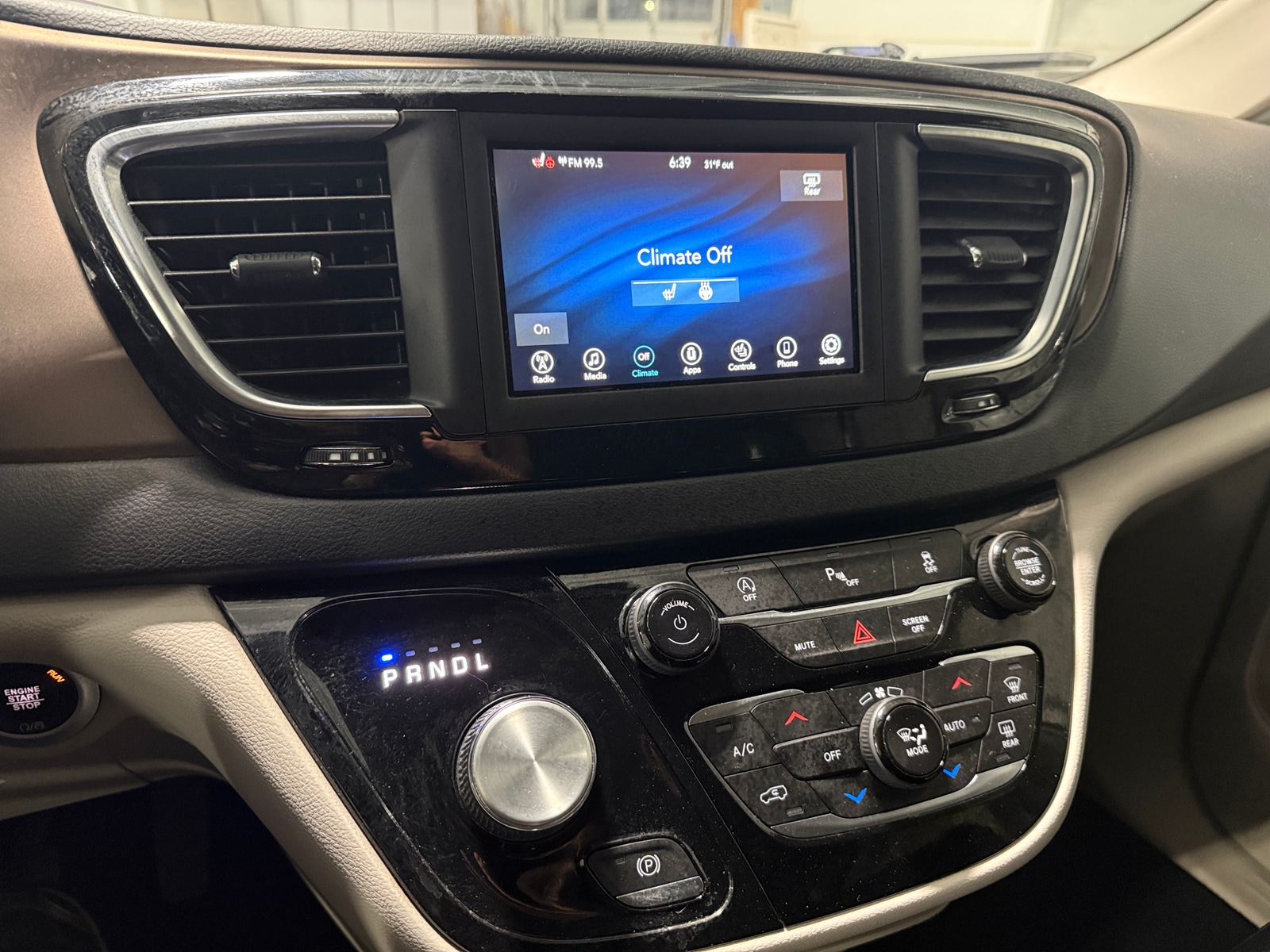 Thumbnail: 2019 Chrysler Pacifica - 3