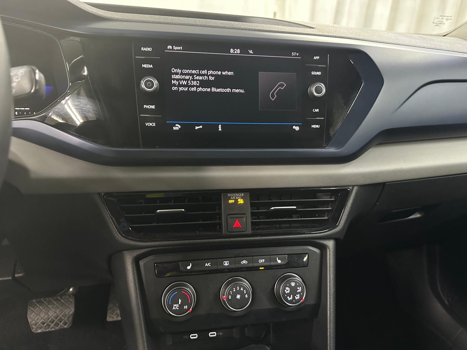 Thumbnail: 2022 Volkswagen Taos - 3