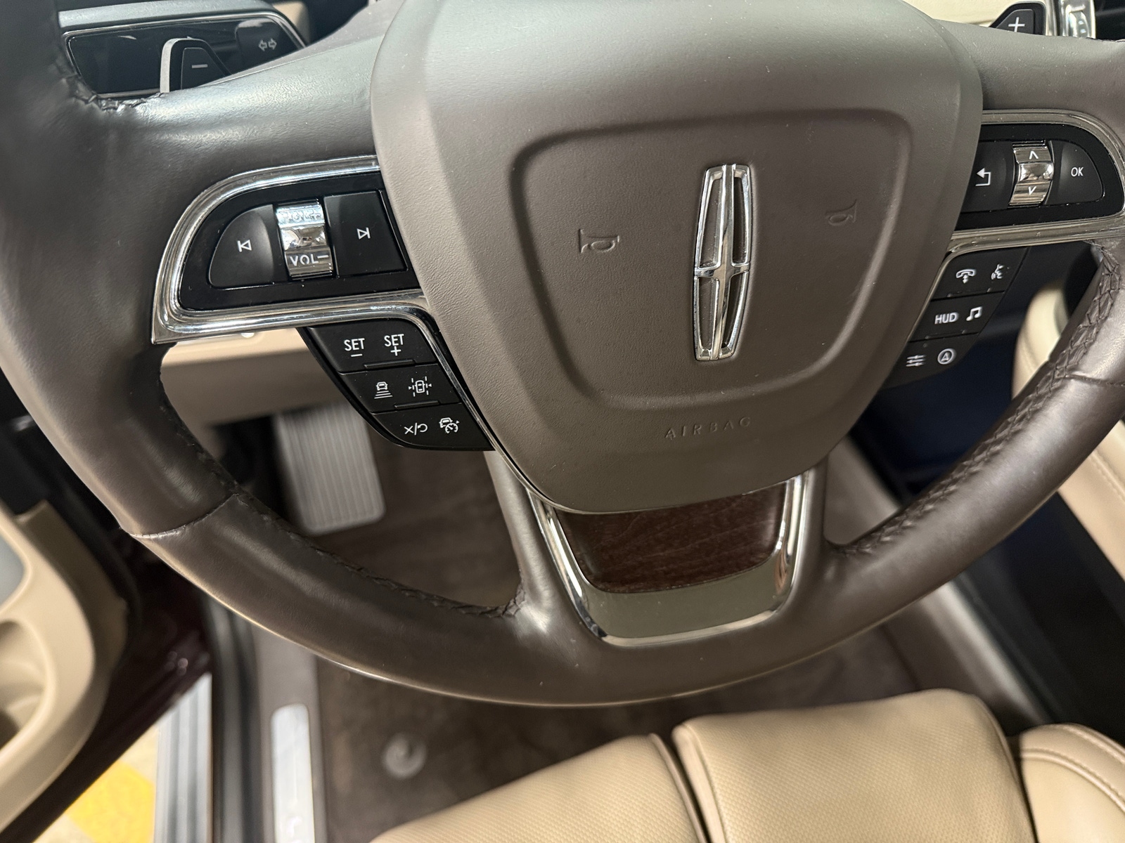 Thumbnail: 2024 Lincoln Navigator L - 4