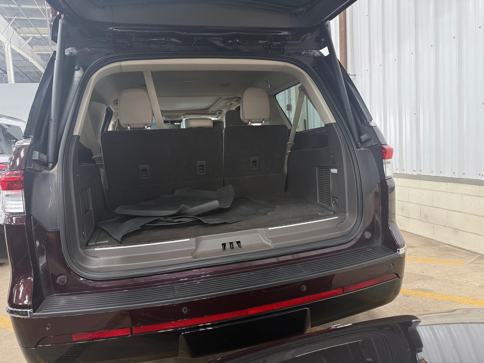 Thumbnail: 2024 Lincoln Navigator L - 6