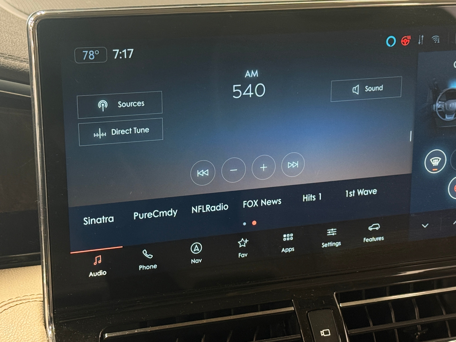 Thumbnail: 2024 Lincoln Navigator L - 3