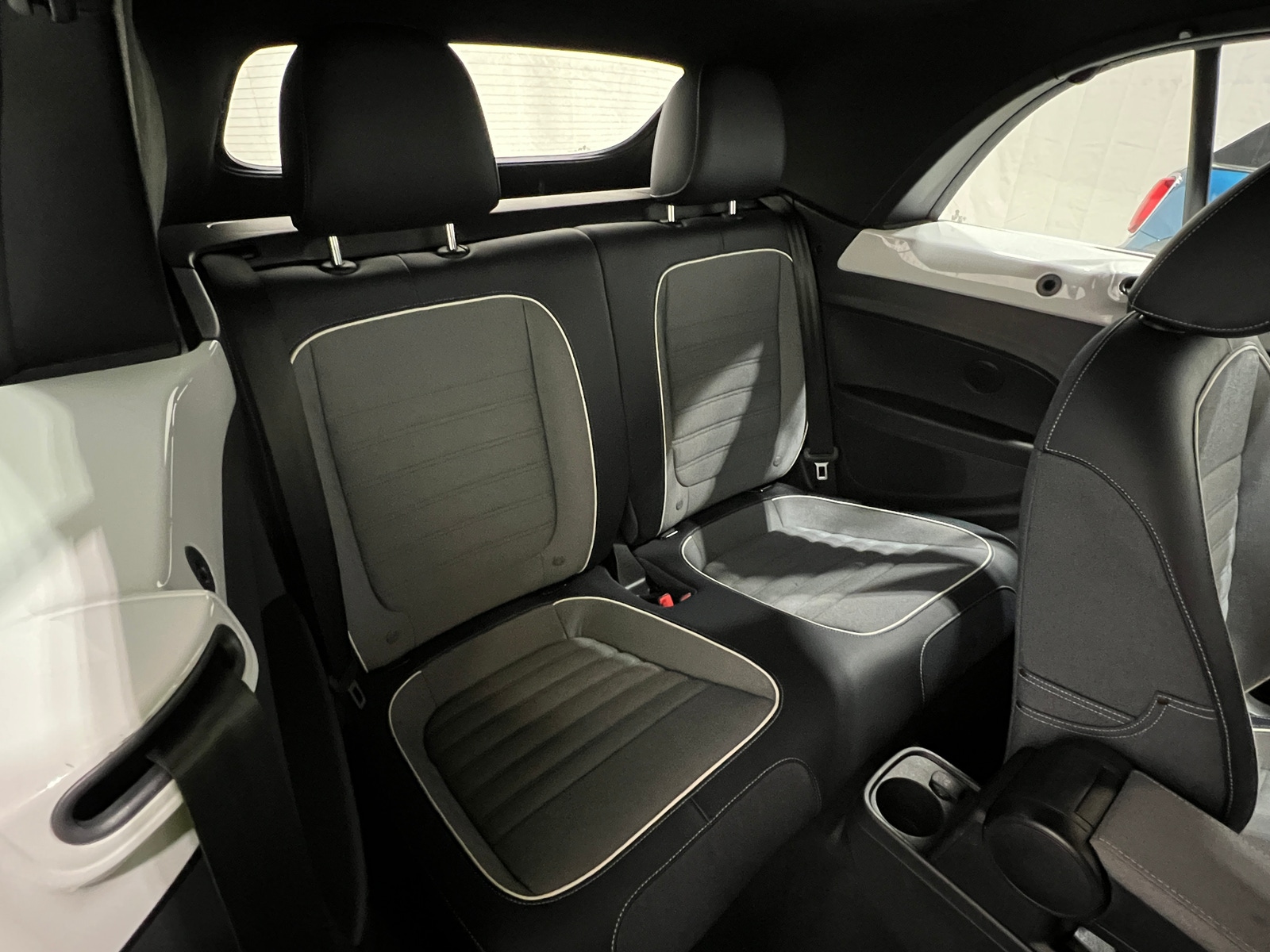 Thumbnail: 2016 Volkswagen Beetle - 5