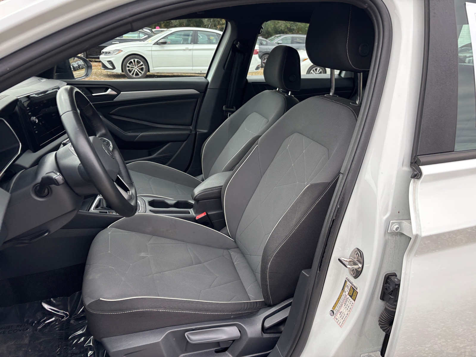 Thumbnail: 2025 Volkswagen Jetta - 2