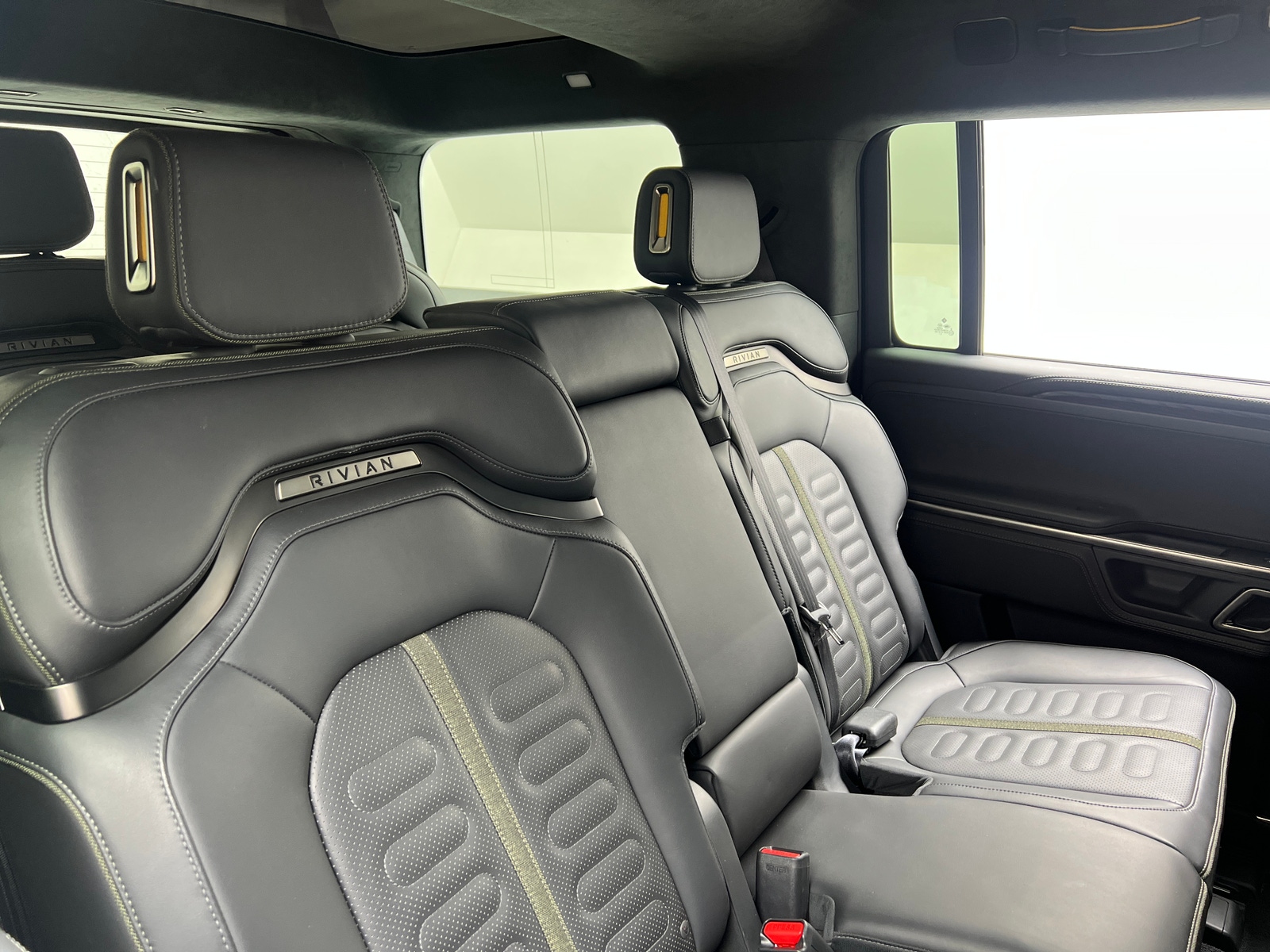 Thumbnail: 2024 Rivian R1S - 5