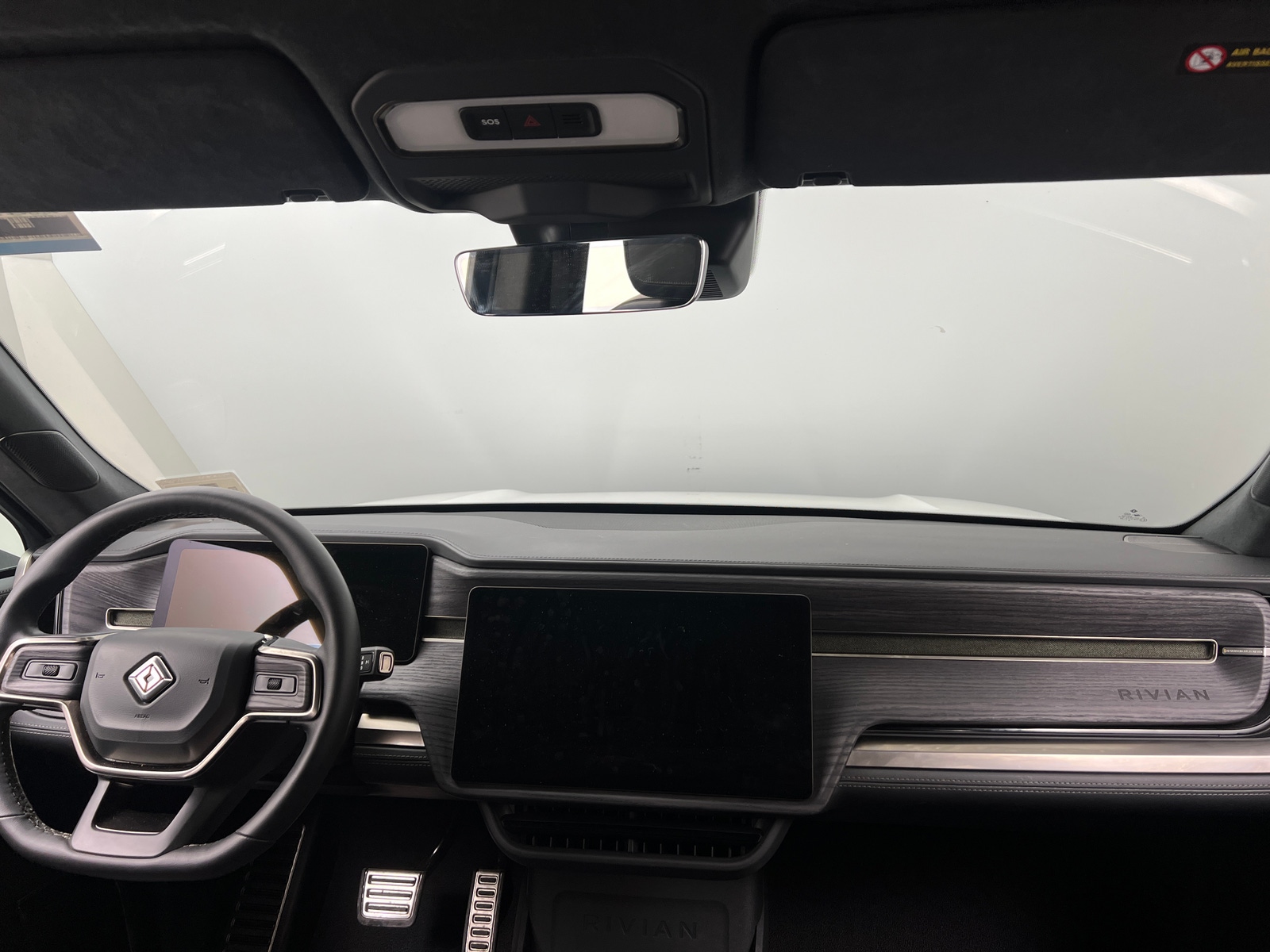 Thumbnail: 2024 Rivian R1S - 2