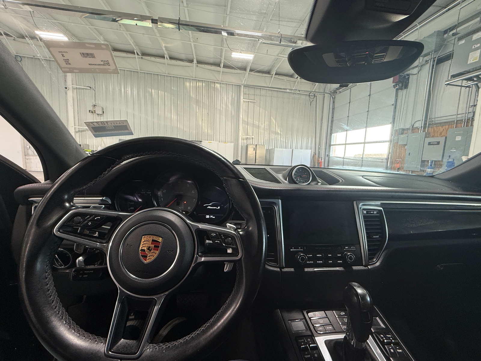 Thumbnail: 2018 Porsche Macan - 2